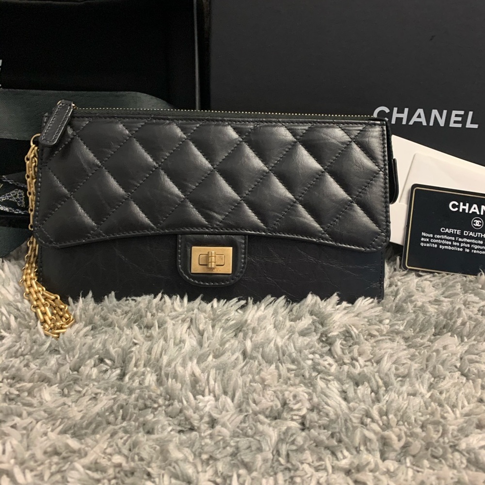 ❌SOLD❌Chanel reissue pouch/wristlet - Picture 2 of 10